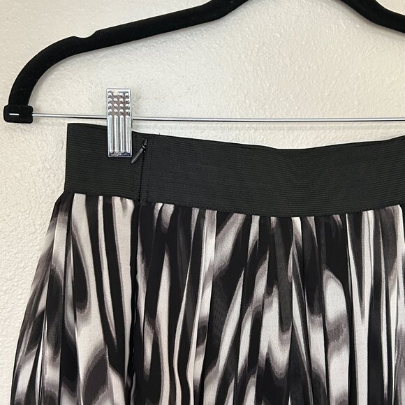 Vince Camuto  Blk/white  flowy skirt full skater mini Size 6 - Picture 4 of 7